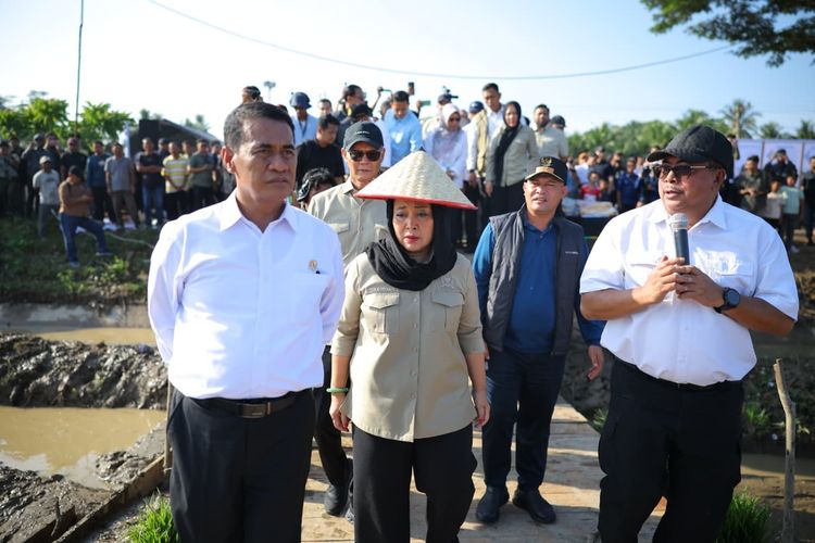 Titiek Soeharto Minta Peternak Waspada Penyakit Hewan