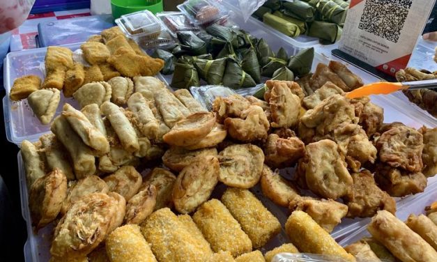 Berburu Takjil Di Bazar Ramadhan Benhil