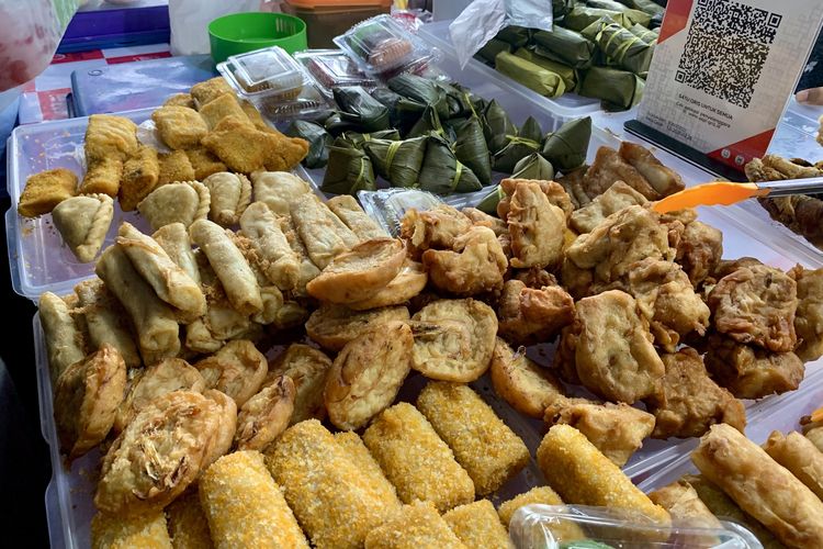 Berburu Takjil Di Bazar Ramadhan Benhil