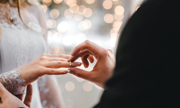 Alasan Menikah: Cinta, Tekanan Sosial, Atau Pilihan Hidup?