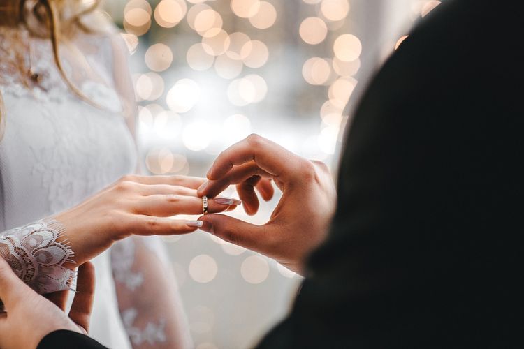 Alasan Menikah: Cinta, Tekanan Sosial, Atau Pilihan Hidup?