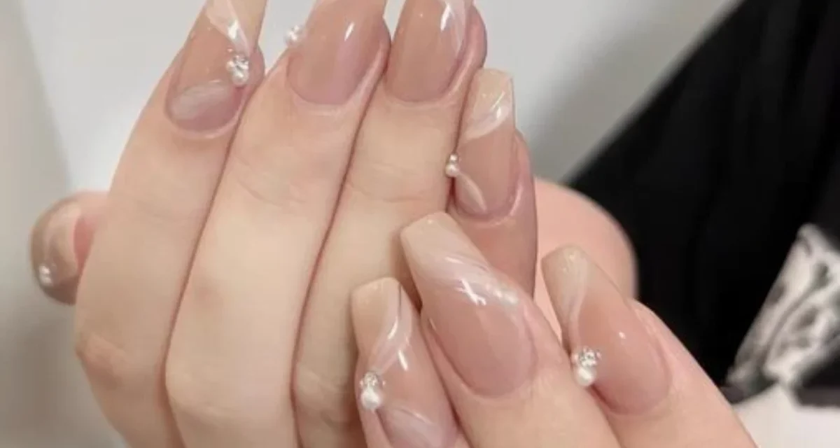 Inspirasi Nail Art Minimalis Yang Cocok Untuk Berbagai Acara
