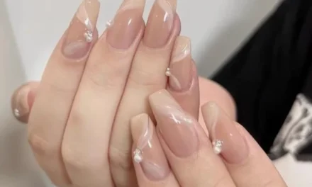 Inspirasi Nail Art Minimalis Yang Cocok Untuk Berbagai Acara