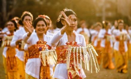 Kehidupan Masyarakat Bali: Harmoni Antara Tradisi Dan Pariwisata