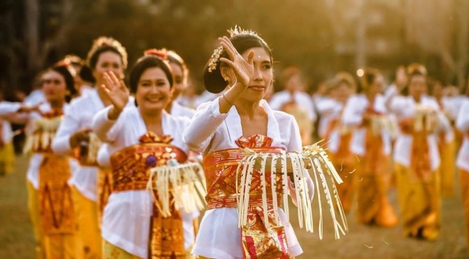 Kehidupan Masyarakat Bali: Harmoni Antara Tradisi Dan Pariwisata