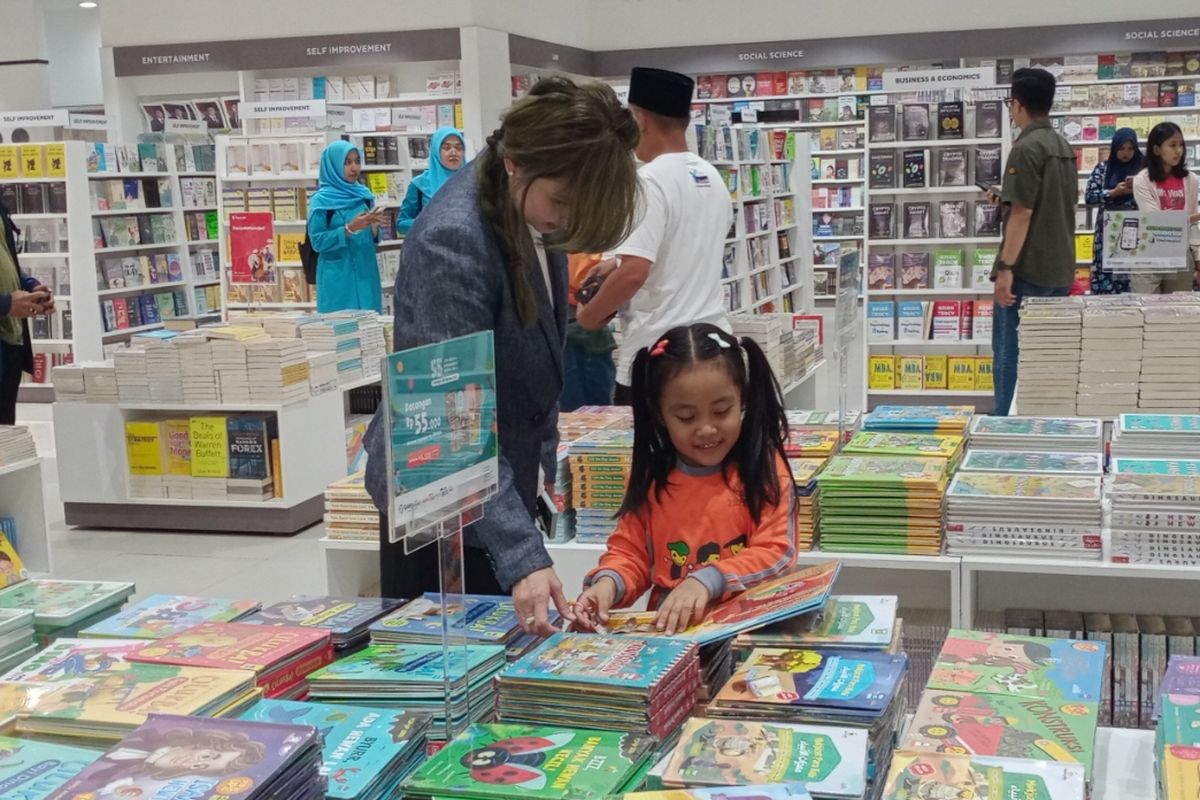 Harga Buku Di Indonesia, Membaca Belum Milik Hak Semua Orang